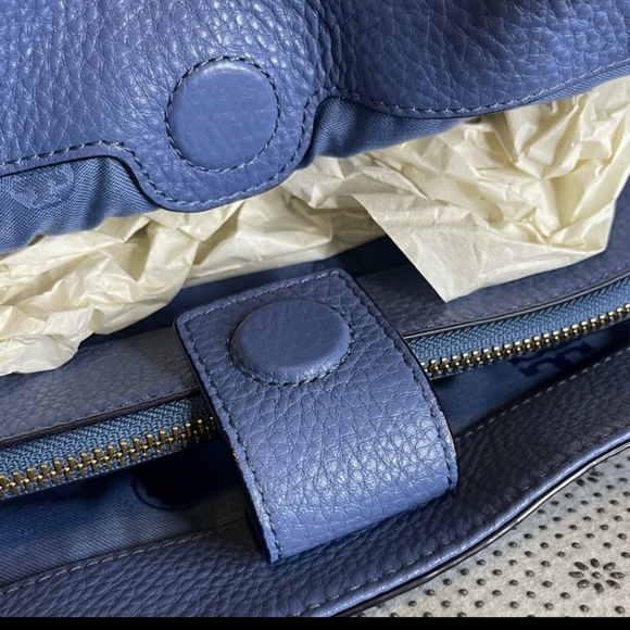 TORY BURCH LUXURY PEBBLED LEATHER BAG 💙 - Picture 6 of 8